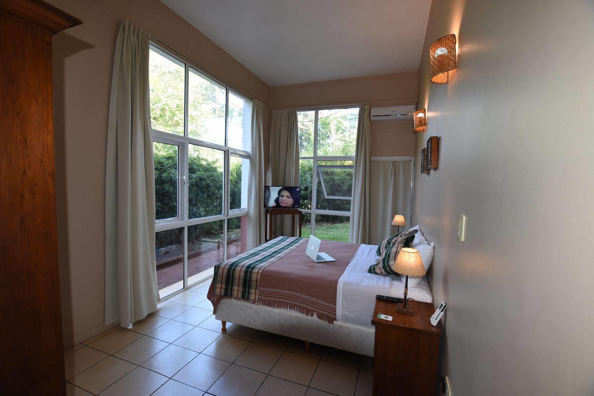 Iguazu Inn Hostel Puerto Iguazú Extérieur photo